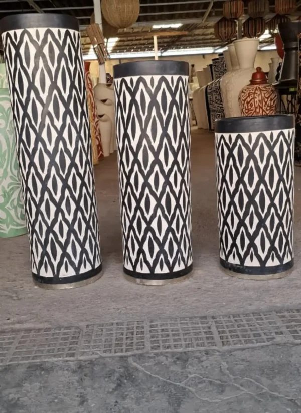 Série de Vases Cylindriques Noirs & Blancs